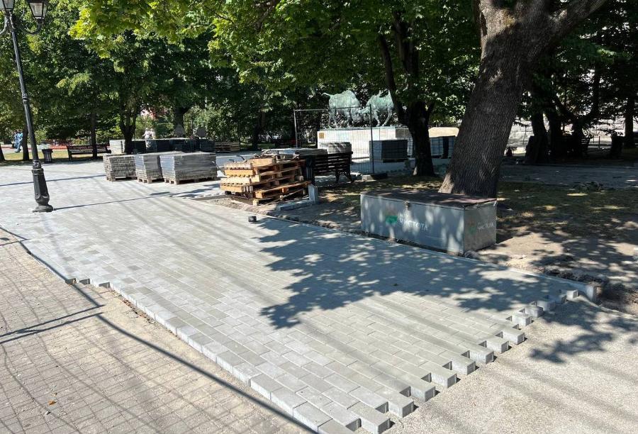 Горвласти выделили еще 9 млн рублей на укладку плитки у «зубров»