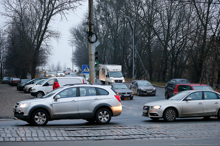 На Суворова без перемен: как «едет» мост через неделю после открытия 
