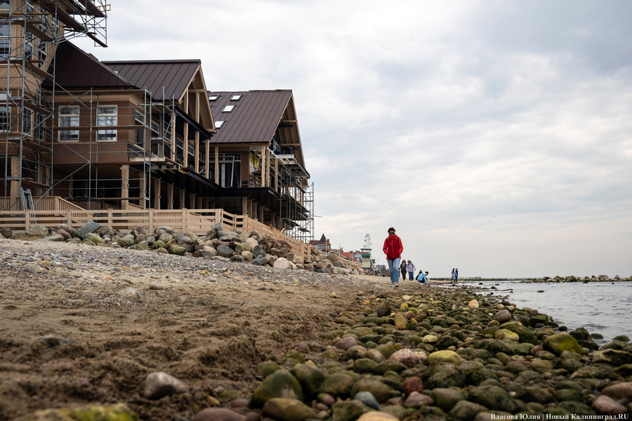 Монополия на пляж: как выглядит скандальное кафе в Зеленоградске, которое власти называют «НТО» (фото)