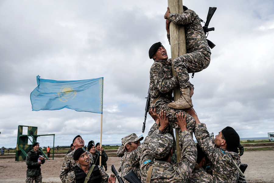 Чей морпех круче всех: фоторепортаж с конкурса «Полоса препятствий»