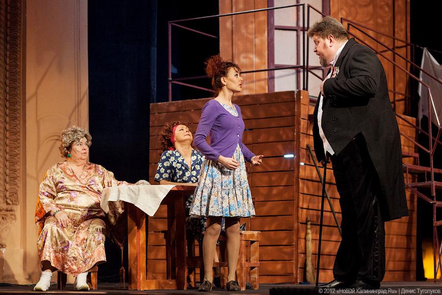 «Светская жизнь драматического театра»: фоторепортаж с репетиции спектакля