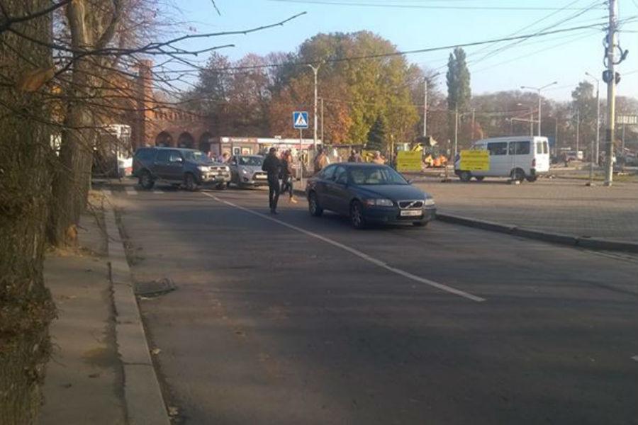 В Калининграде перекресток ул. Клиническая — Черняховского блокирован из-за ДТП (фото)