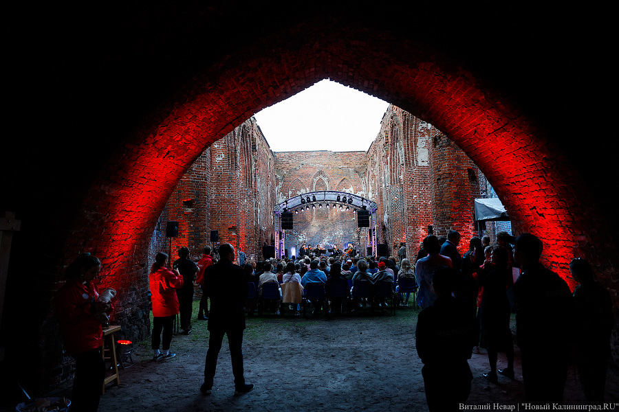 Музыкальное приношение: концерт в руинах кирхи Святого Якоба в фотографиях (фото)