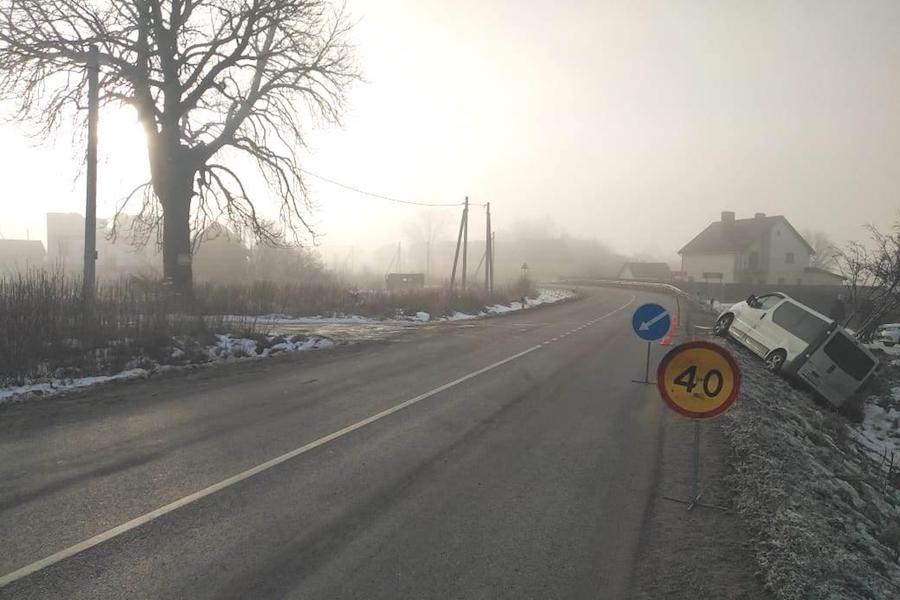 Под Гурьевском юноша на микроавтобусе вылетел в кювет, пострадал 9-летний мальчик