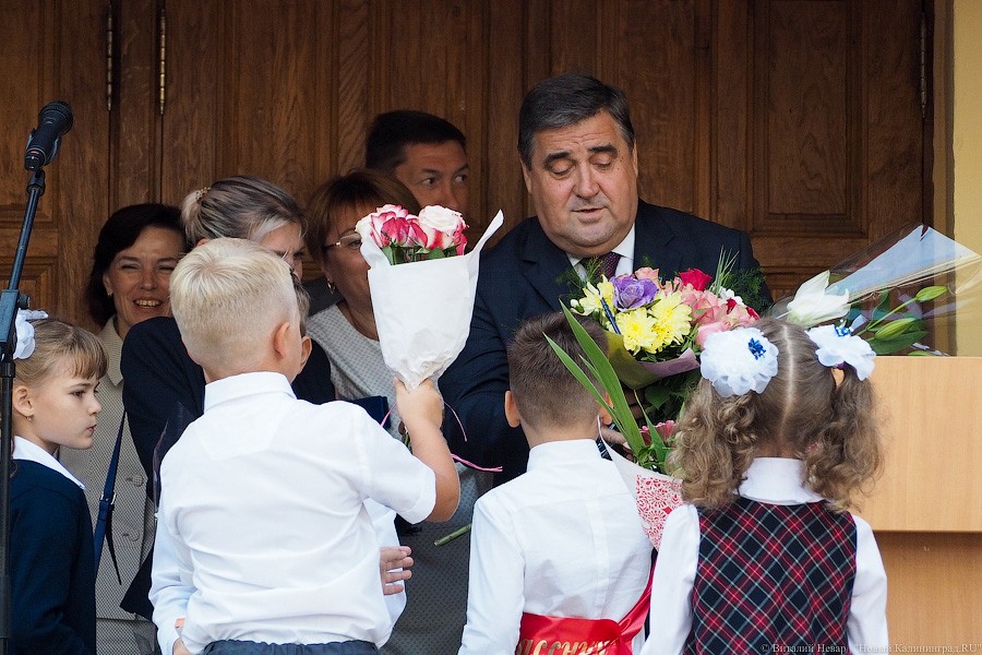Банты, цветы, печальные дети: 1 сентября в Калининграде (фото)