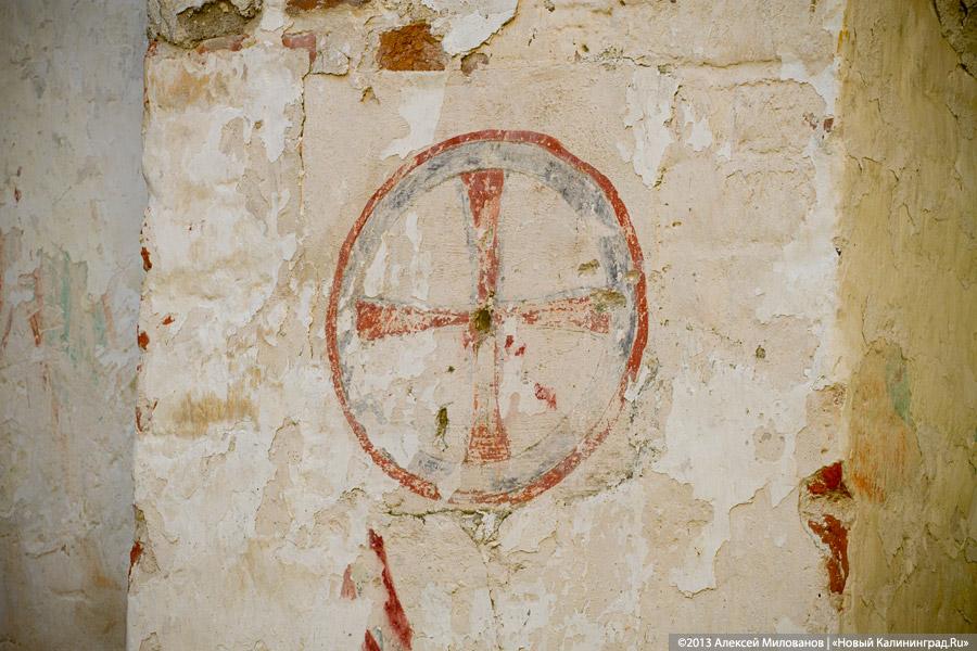 «Фрески и аисты»: вокруг кирхи в посёлке Кумачево идёт судебная тяжба