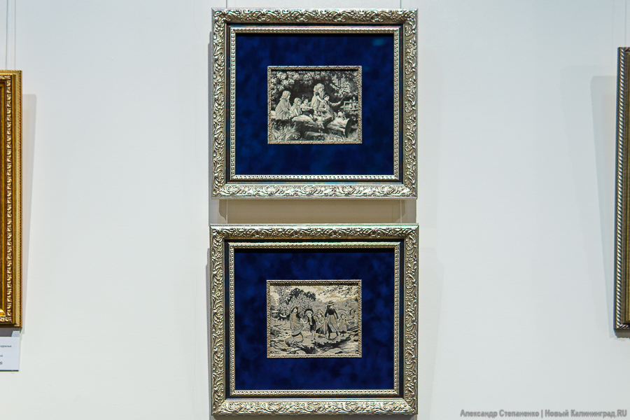 «С французским шармом»: в Калининграде открылась выставка шелковых картин (фото)