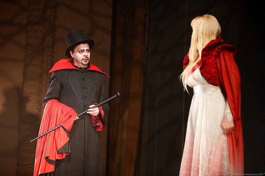 Премьера живых мертвецов: спектакль «Дракула» в Калининградском драмтеатре