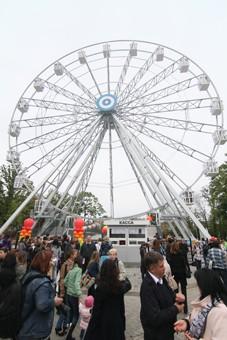 Деньги за билеты на колесо обозрения в парке «Юность» получает частная фирма
