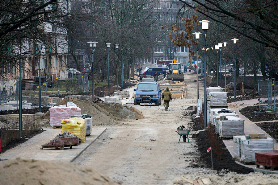 Объять необъятное: что происходит на ул. Рокоссовского, где никак не завершится ремонт (фото)