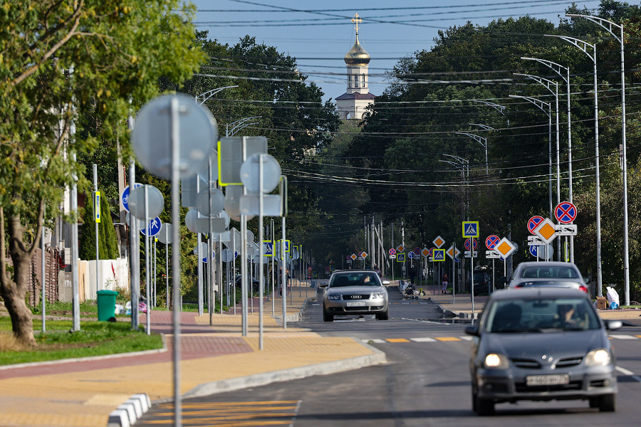 Была задворками, а стала элитной магистралью: как за полтора года изменилась улица Катина