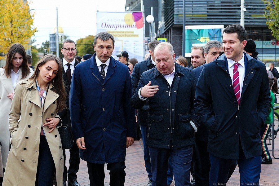 Прогулка на 300 миллионов: как губернатор открывал ул. Баранова после ремонта