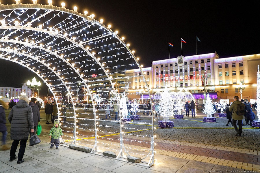Открути оленю ушко: центр Калининграда украсили к Новому году (фото)