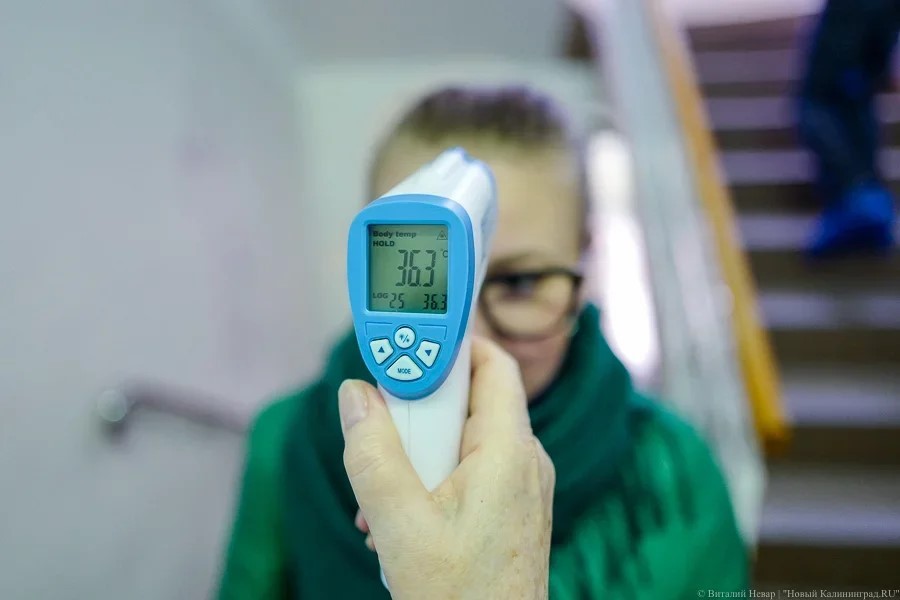 Врач рассказал о первых симптомах коронавируса 