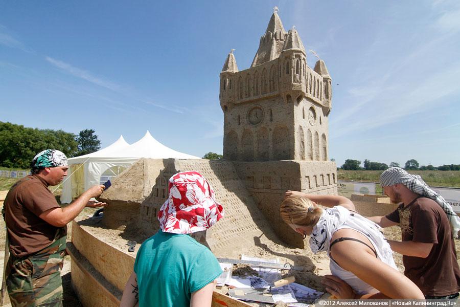 «Замок из песка»: фоторепортаж с фестиваля песчаных скульптур