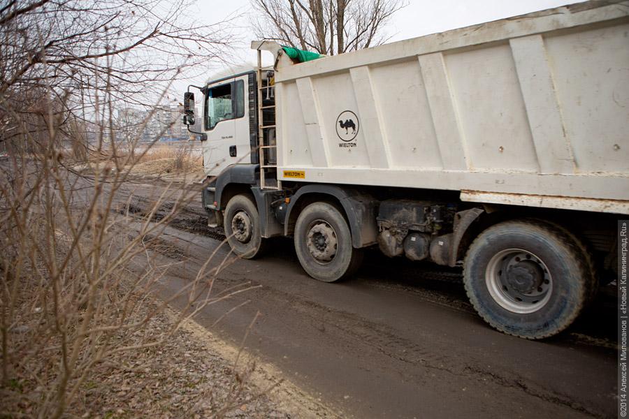 «МАН» бежит, земля дрожит: что происходит с дорогой к строящемуся стадиону на Острове