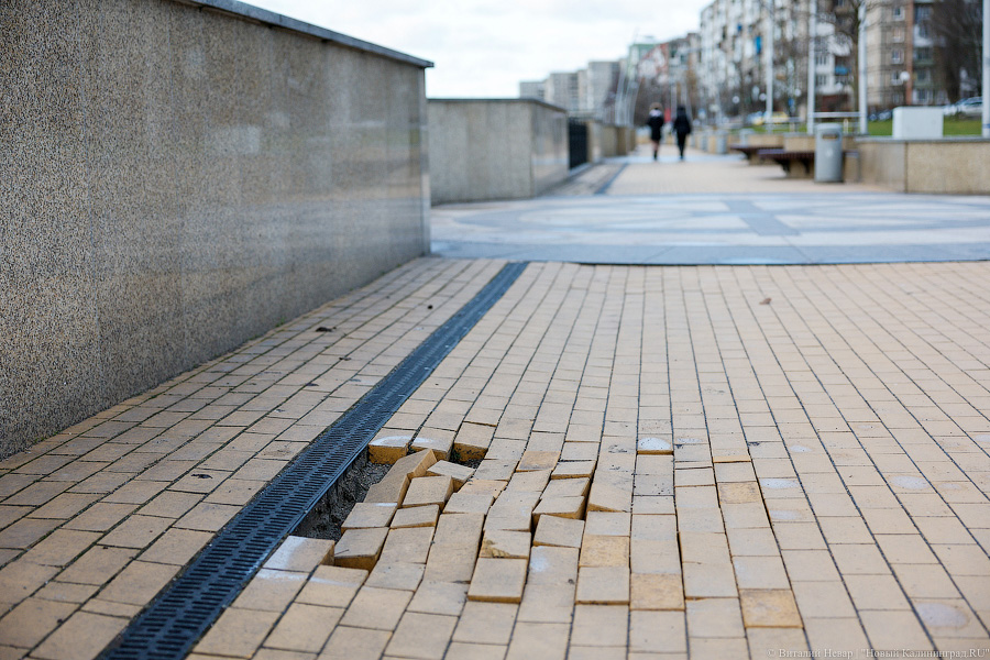 Трибуца и пустоты: что происходит с многострадальной набережной (фото)