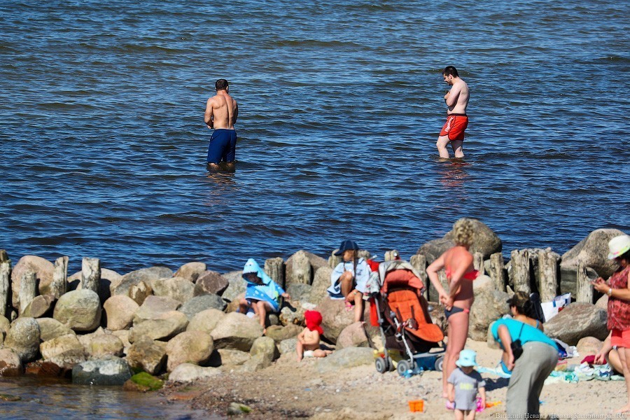 Роспотребнадзор: вода в море возле пляжа в Балтийске не соответствует нормам