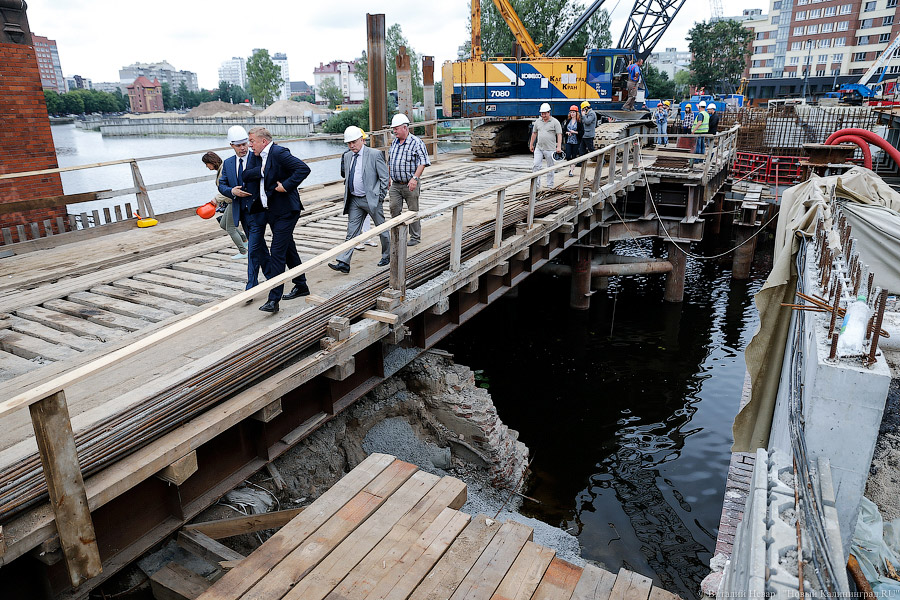 Подарок мэру: как строители успевают ремонтировать Деревянный и Высокий мосты
