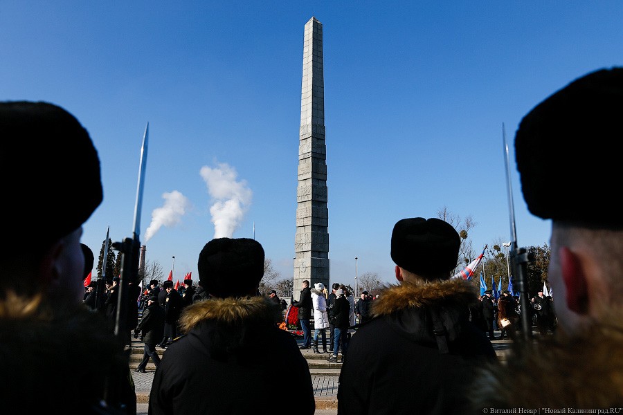 Холодное утро 23-го: в Калининграде почтили память воинов-героев