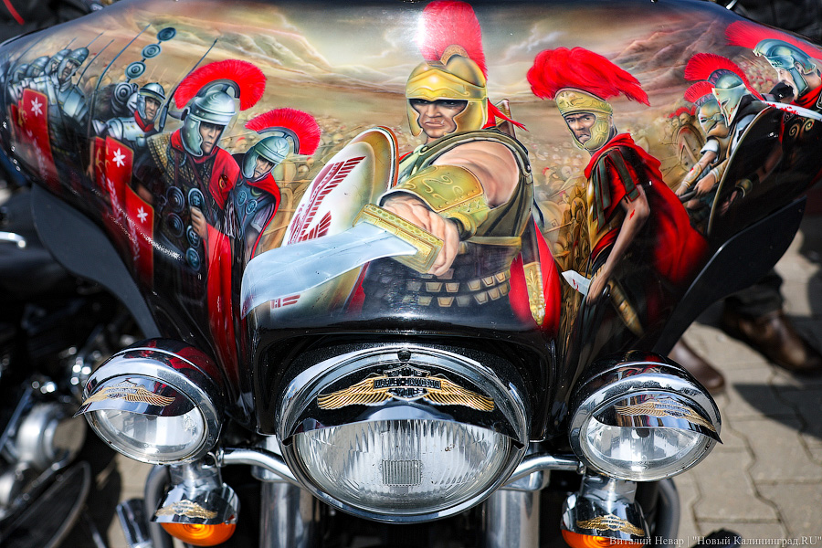 Дреды, шлемы и усы: в Калининграде официально стартовал мотосезон (фото)