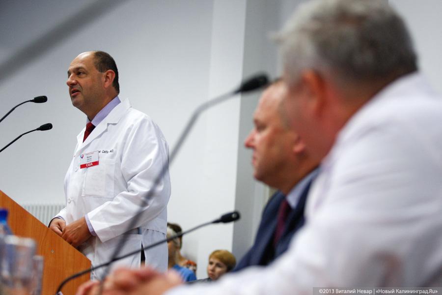 Больше не бездомные: первым медикам кардиоцентра вручили ключи от квартир