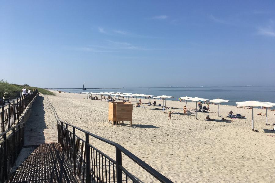 Мельников пожаловался на «опасную баржу» в море возле Балтийска