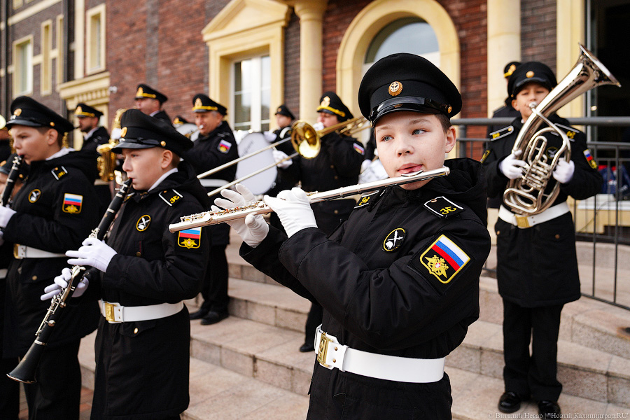 Горящие глаза, серьезные лица: первокурсников приняли в нахимовцы (фото)