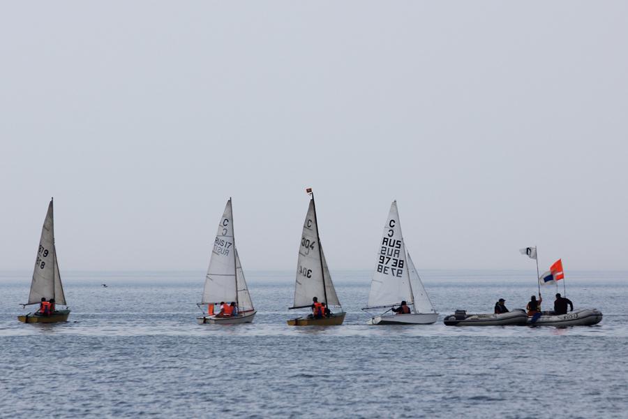 «За победу!»: фоторепортаж с первой региональной парусной регаты сезона