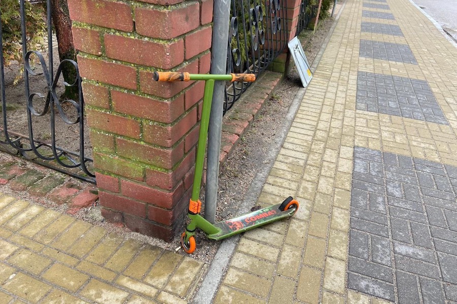 В центре Зеленоградска на «зебре» сбили 10-летнего самокатера (фото)