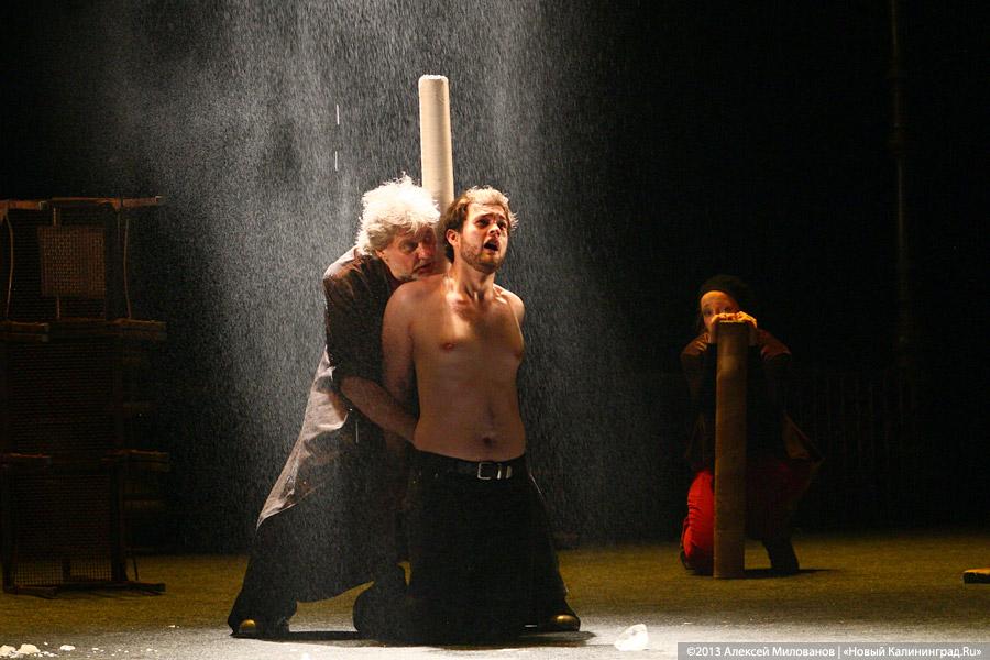 Гамлет: постановка Някрошюса и театра «Мено Фортас» в Калининграде
