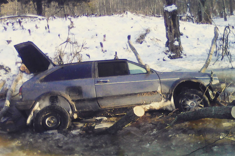 Под Славском легковое авто провалилось под лед (фото)
