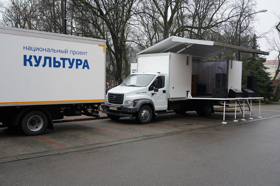 Власти региона: для небольших населенных пунктов закуплены передвижные клубы