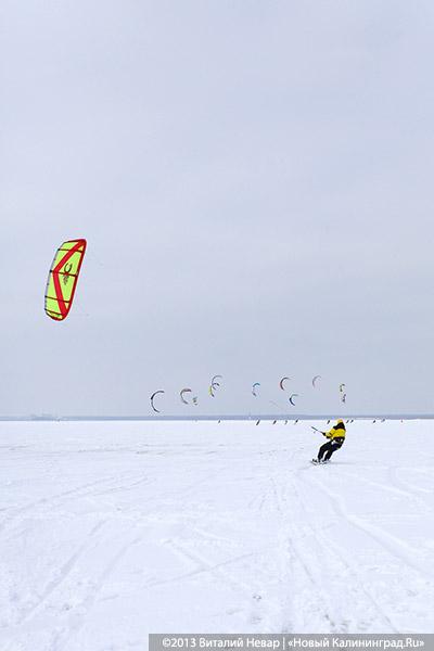 «Без тормозов»: репортаж с соревнований по сноукайтингу и айсбордингу