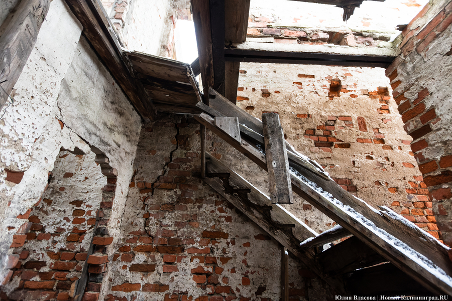 После 30 лет разрушений: в Железнодорожном готовятся к восстановлению фахверковых складов (фото)