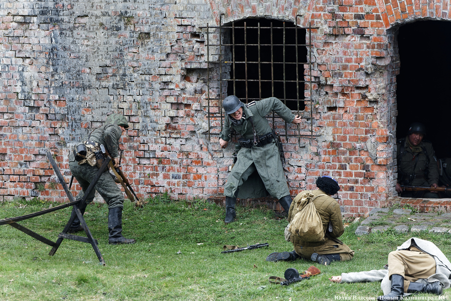 Двойной штурм: фоторепортаж с реконструкции взятия форта № 5 (фото)