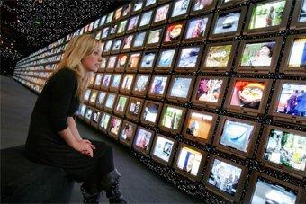 Опрос: 94% россиян смотрят телевизор, из них 45% — до 3 часов в день