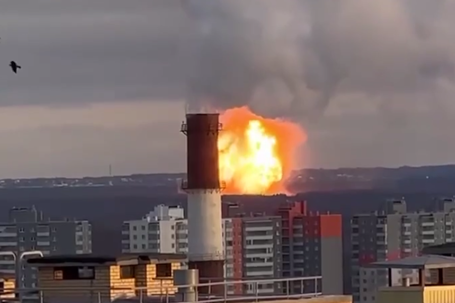 В Ленобласти произошел взрыв на газопроводе, очевидцы сняли столб пламени (видео)
