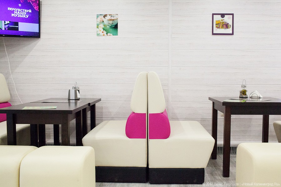 Азиатские палочки и что-то с подливой: новая городская столовая