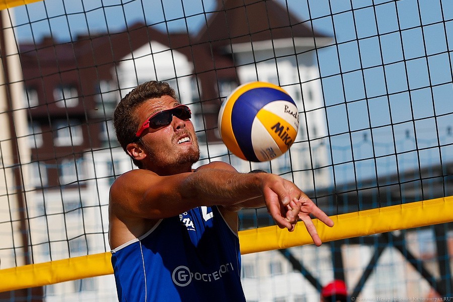 Лежали на пляже? Вот что было на песчаных кортах совсем рядом с вами (фото)