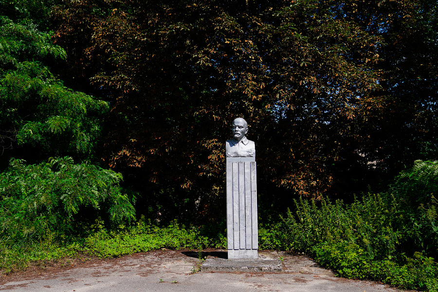 Усадьба разбитых окон: как выглядит Командный пункт 43-й армии перед реконструкцией (фото)