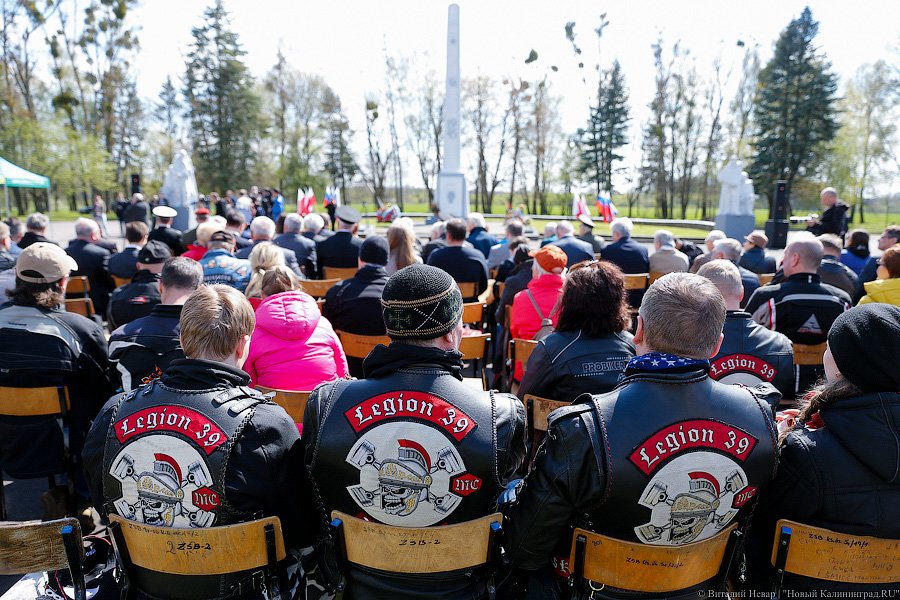 Российские байкеры в Польше: в Бранево почтили память павших солдат