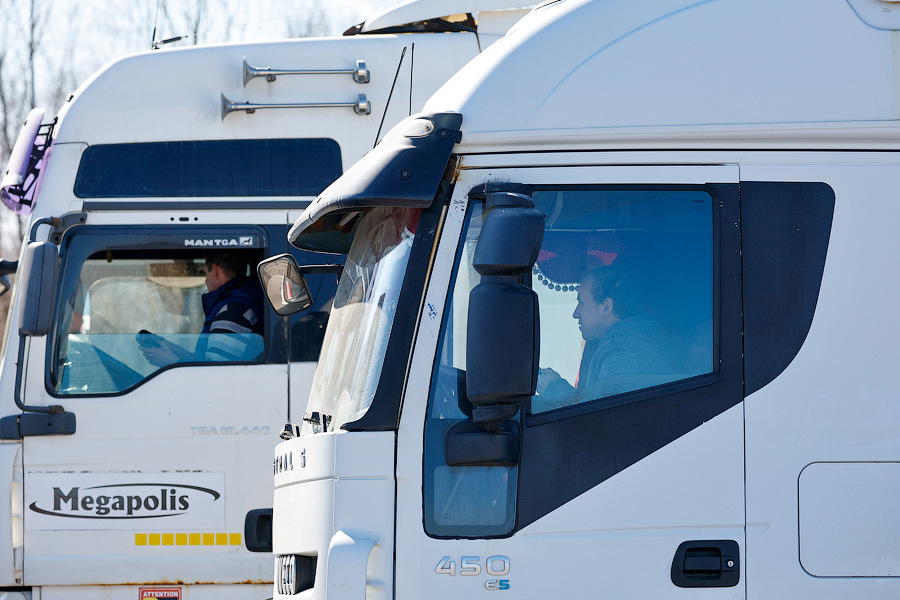 10 километров фур: что происходит на границе с Литвой (фото)