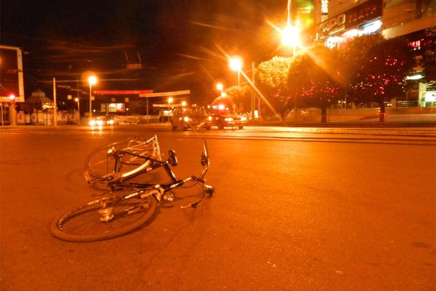 В Калининграде на Ленинском проспекте такси сбило велосипедистку (фото)