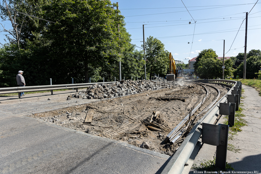 Останется с одним тротуаром: в Калининграде до августа закрыли мост на Суворова (фото)