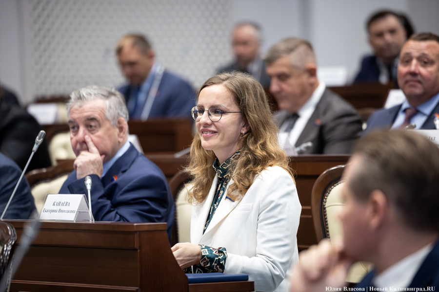 Новые старые лица: как прошло первое заседание Заксобрания восьмого созыва (фото)