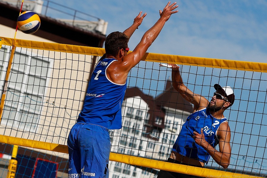 Лежали на пляже? Вот что было на песчаных кортах совсем рядом с вами (фото)