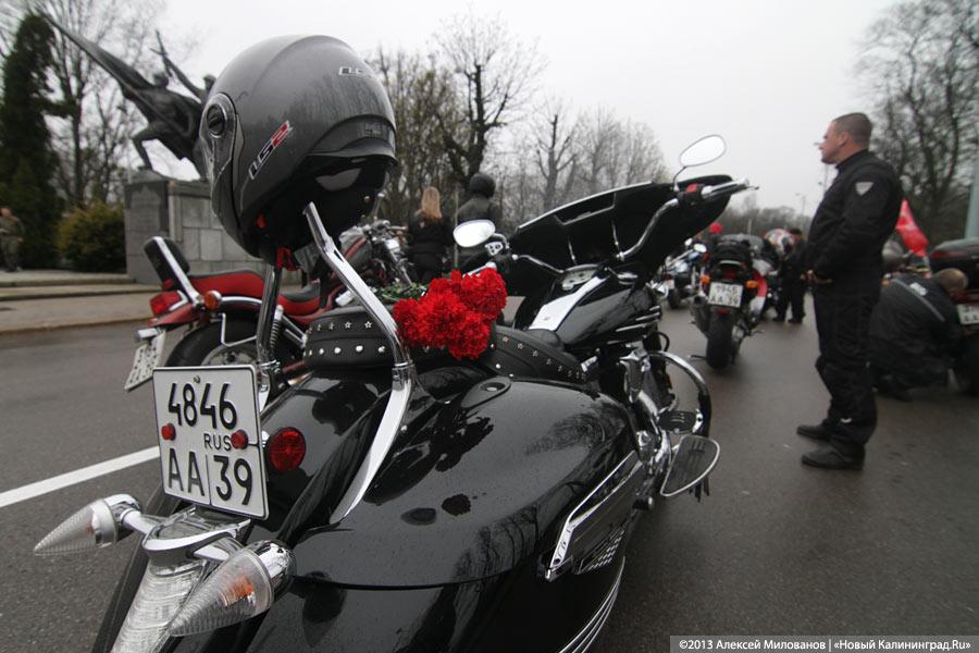 «С венком и шумом на Бранёво»: калининградская делегация отправилась в Польшу