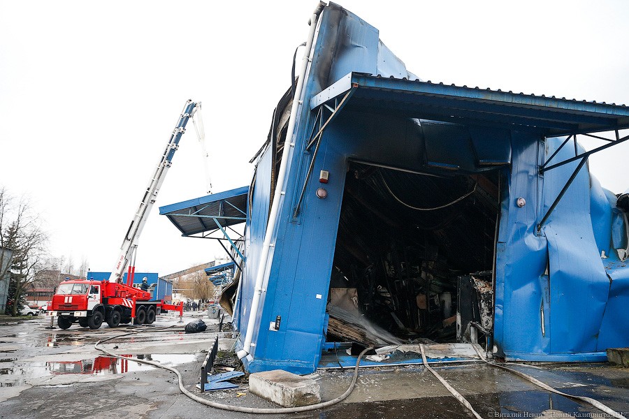 Огненное утро: как калининградские пожарные спасали винный склад