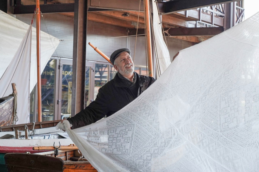 Музею Мирового океана подарили единственный в мире оренбургский пуховый парус (фото)